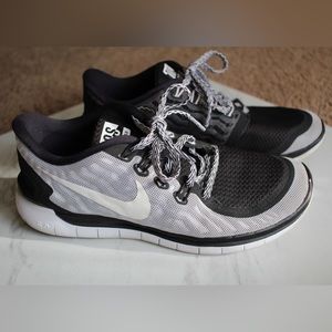 Black and White unique Nike Free RN Run 5.0 DOS women’s running shoes